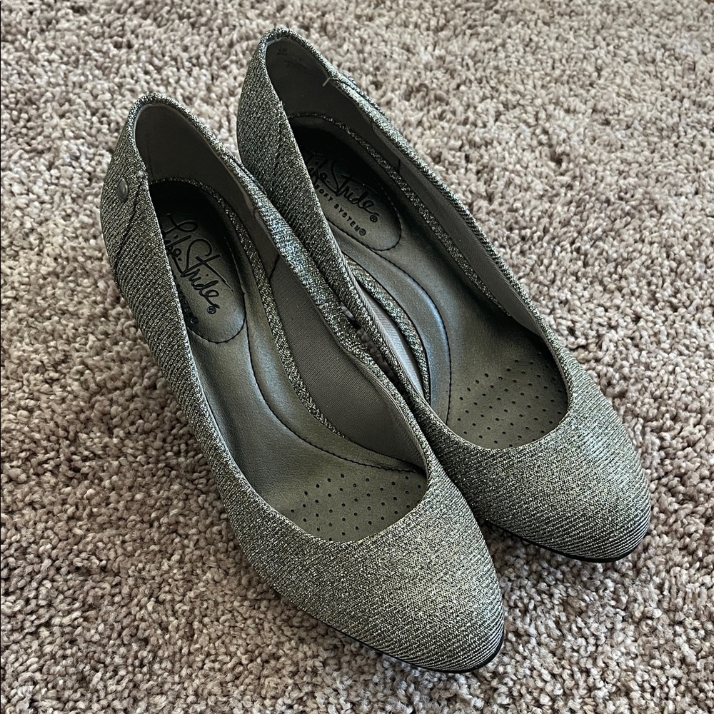 Life Stride Women's Shimmering Gray Heels